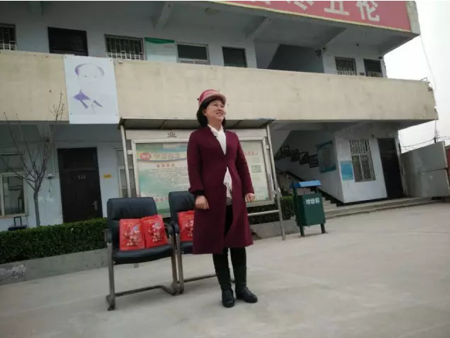 偉志模板總經(jīng)理張秋改——我為偉志代言，高質(zhì)量的模板是我心中的希望